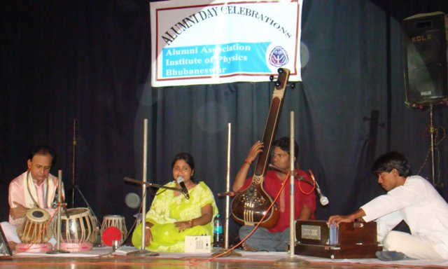 classicalmusicbypanditsjumeshchandrakarandparty.jpg