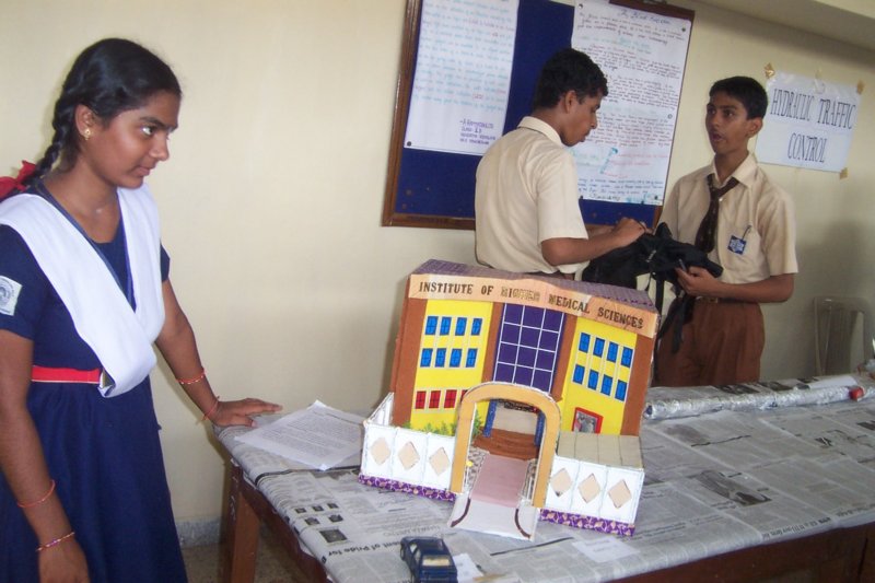 sciencemodelcontest23rdjuly06028.jpg