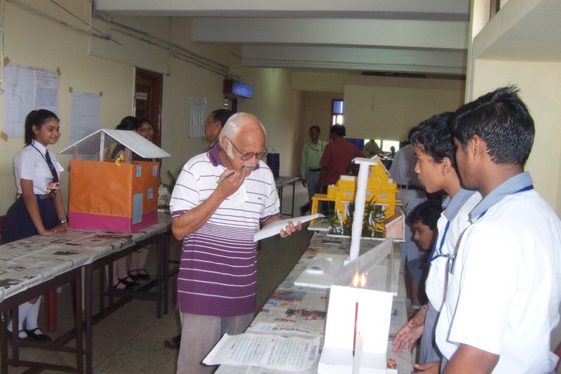 sciencemodelcontest23rdjuly06031.jpg