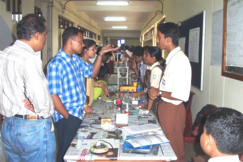 sciencemodelcontest23rdjuly06040.jpg